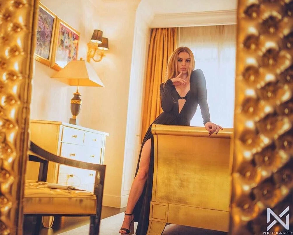 Julia – Russian escort in Hong Kong — 13 / 14