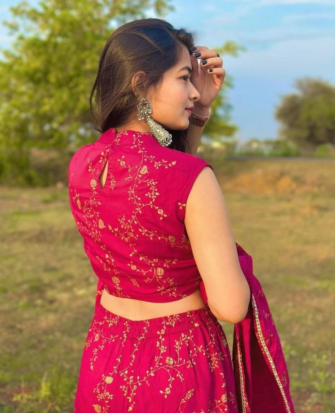 Cam and Real Meet Gf Experience on Bed – Indian escort in Mumbai — 3 / 4
