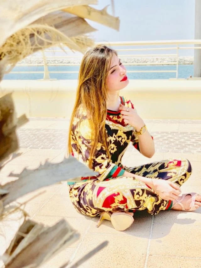 Zara Khan – Pakistani escort in New Delhi — 2 / 5