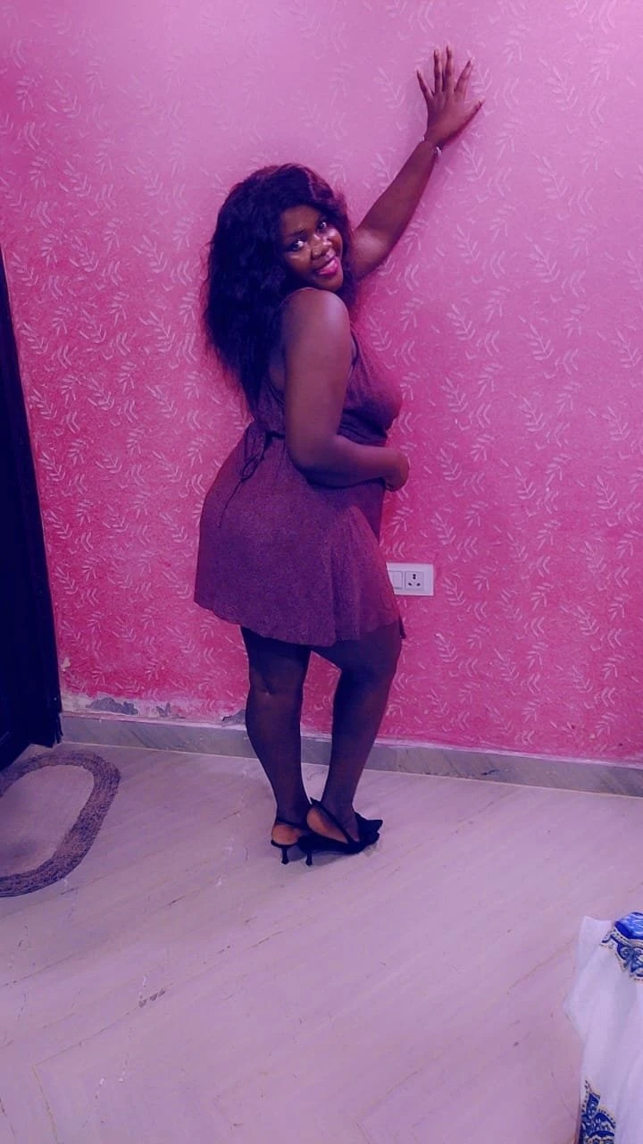 Samantha – Ugandan escort in New Delhi — 4 / 5