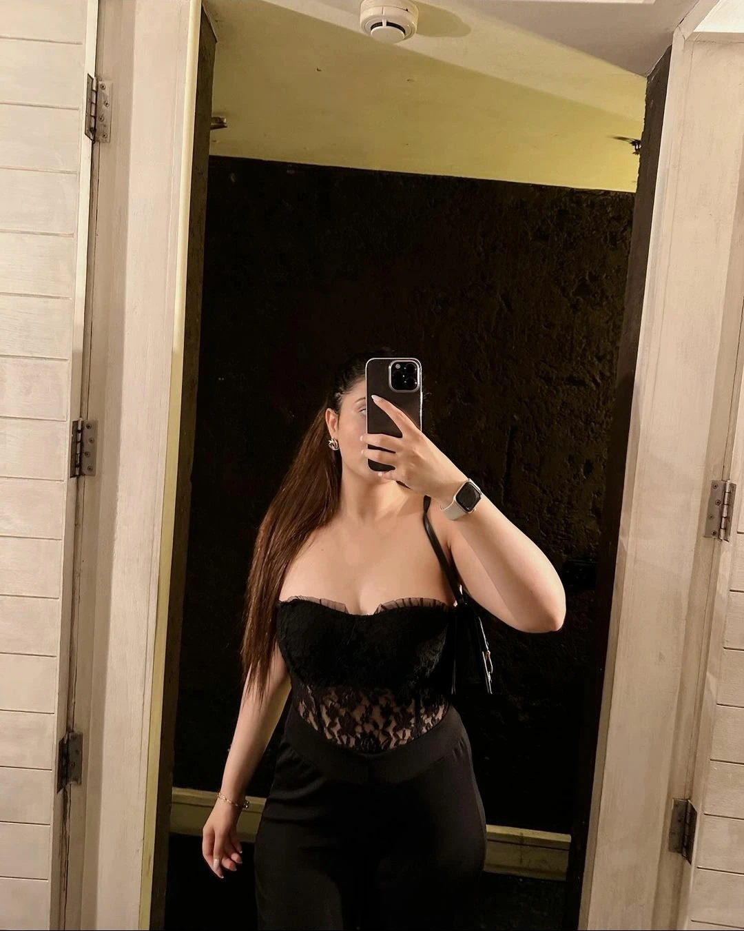 Tusshi ready to meet – Indian escort in Hyderabad — 7 / 10