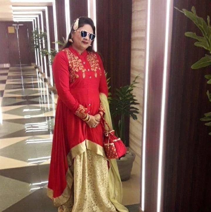 Saloni for You Independent – Indian escort in Mumbai — 5 / 6