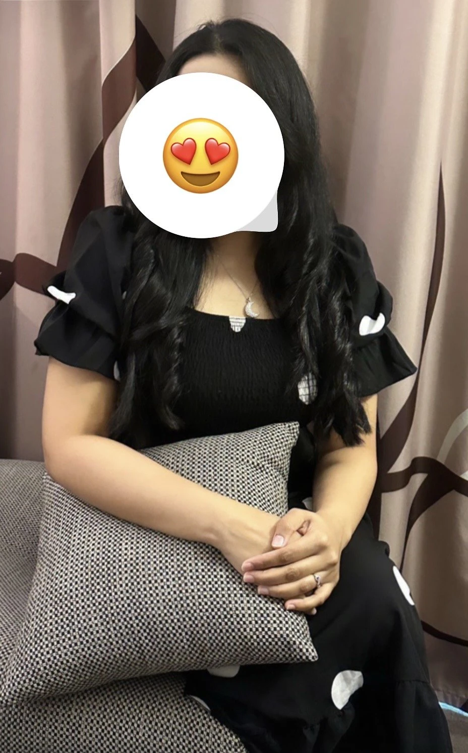 Prachi – Indian escort in New Delhi — 1 / 5