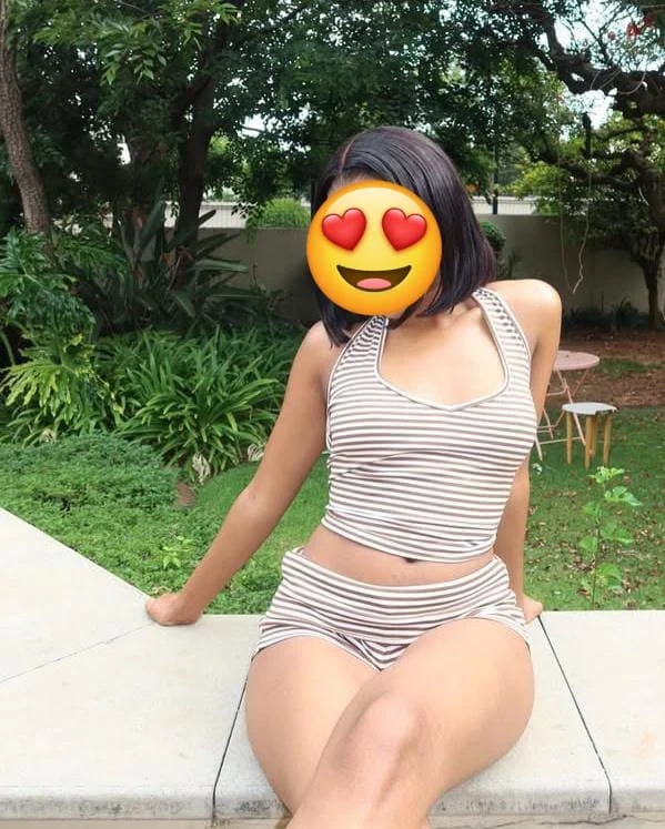 Juicy Emma cumshow luscious booty – South African escort in Hyderabad — 6 / 8