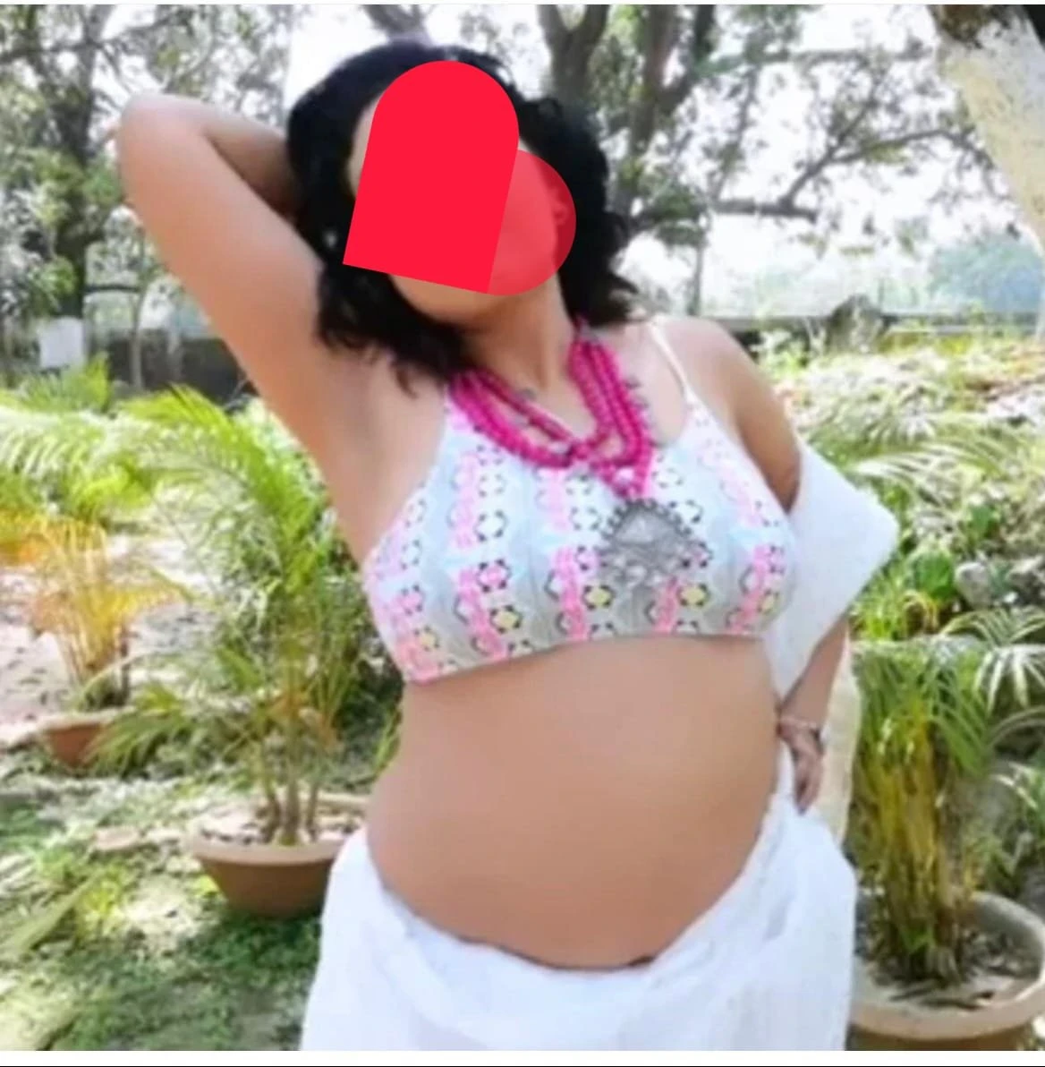 Tanushree Bhabhi real fun cam – Indian escort in New Delhi — 6 / 9