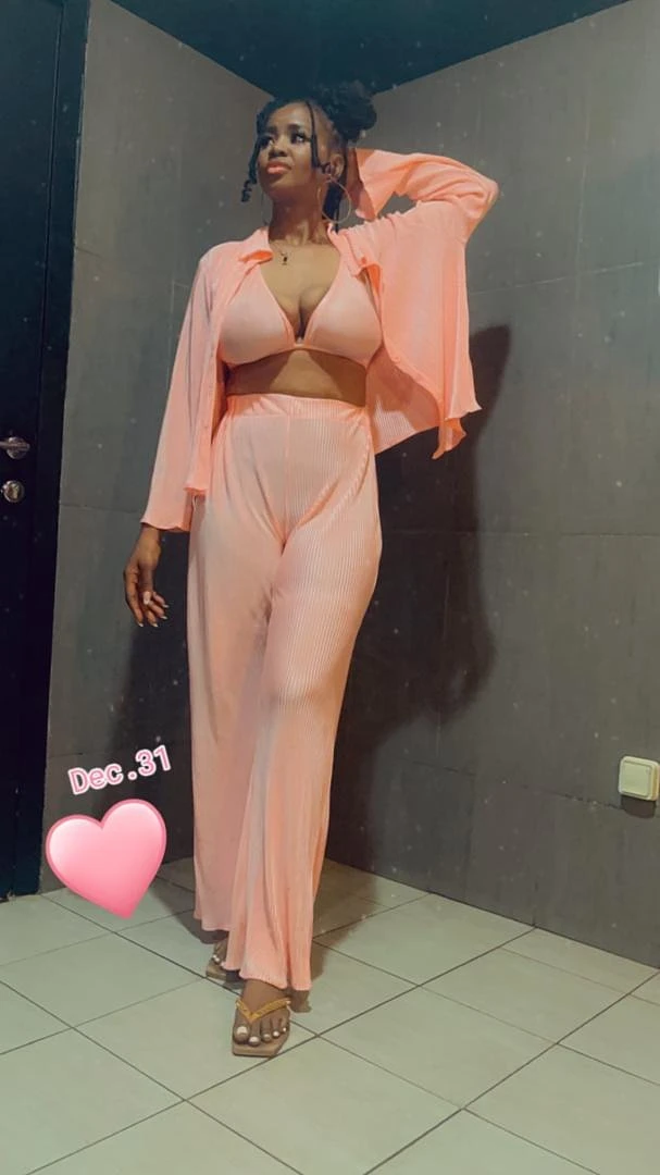 Olive – escort in Abidjan — 3 / 5