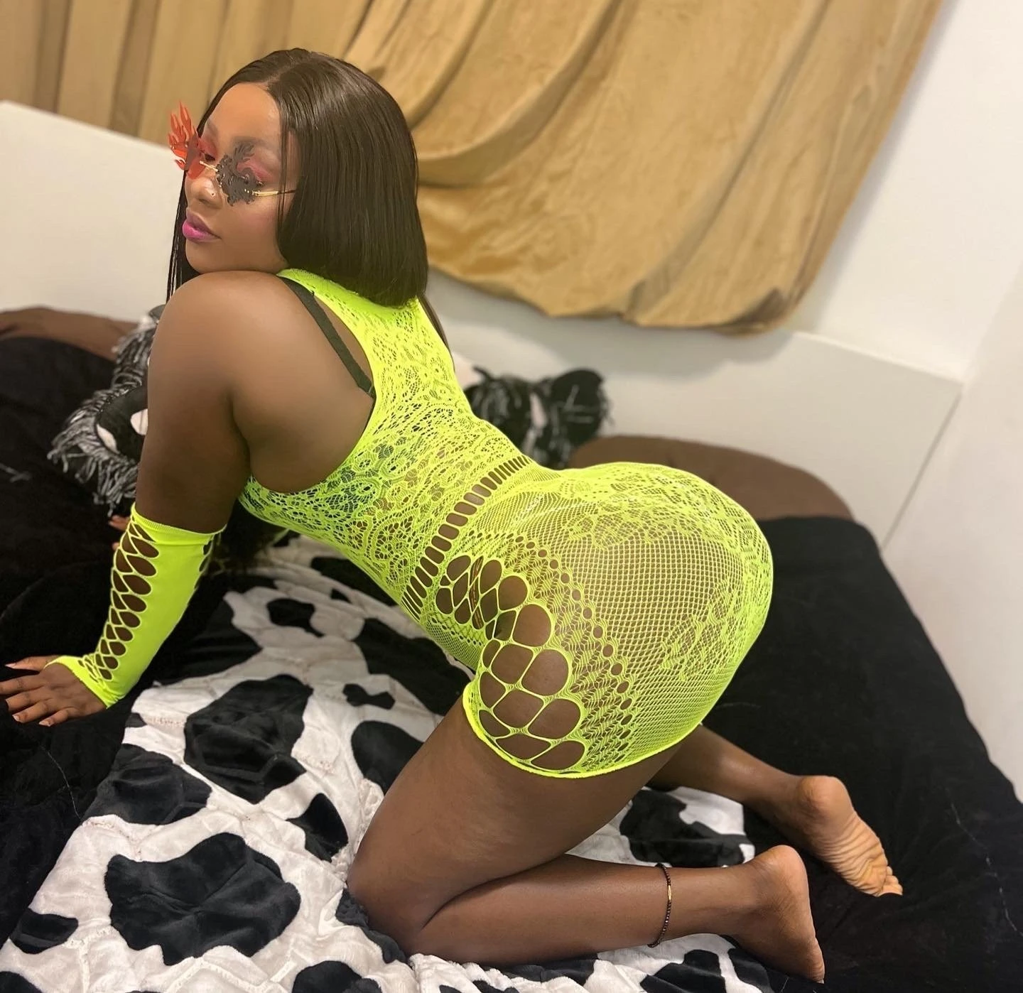 DEEPTHROAT (CAM SHOW) RIMMING – Ghanaian escort in Hyderabad — 1 / 2