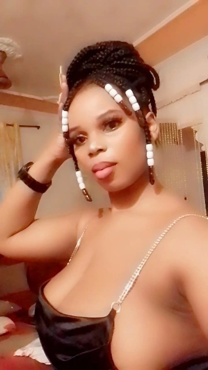 Dayna – South African escort in Hyderabad — 5 / 12