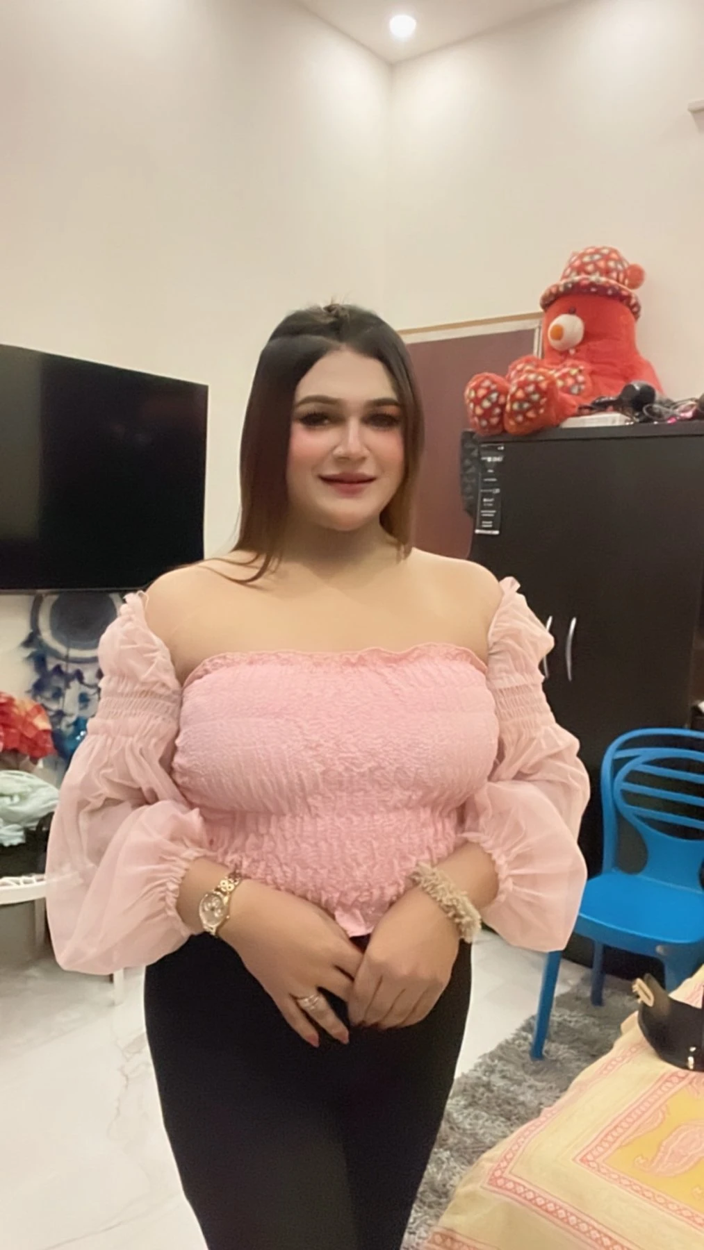 Sensational Soniya – Indian escort in Hyderabad — 10 / 20