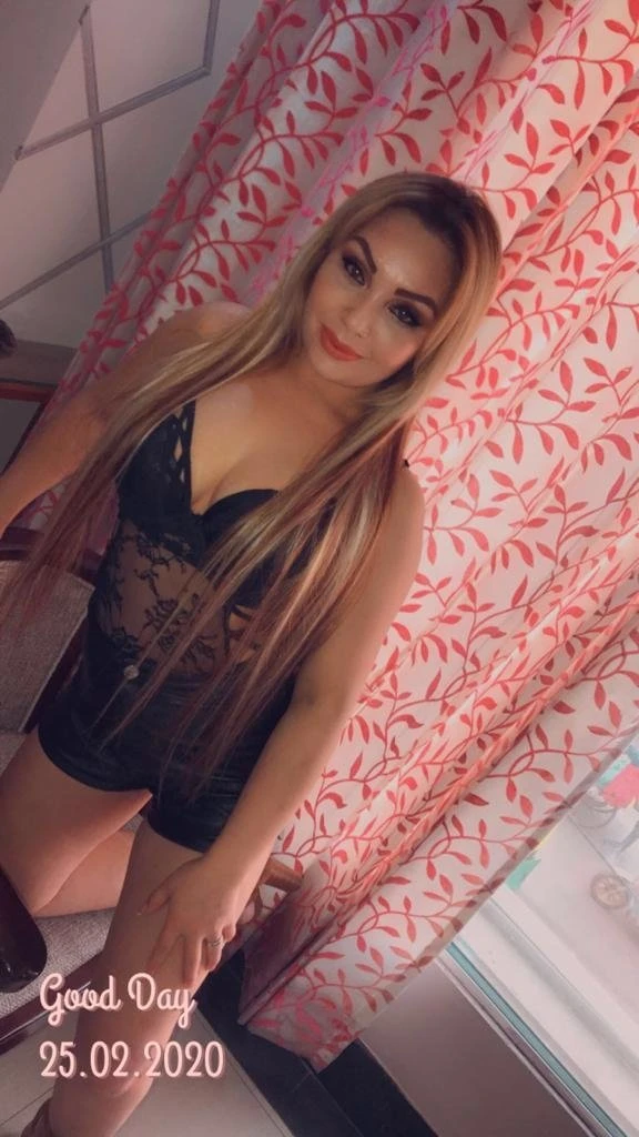 Rubina Khan – Afghan escort in New Delhi — 1 / 3