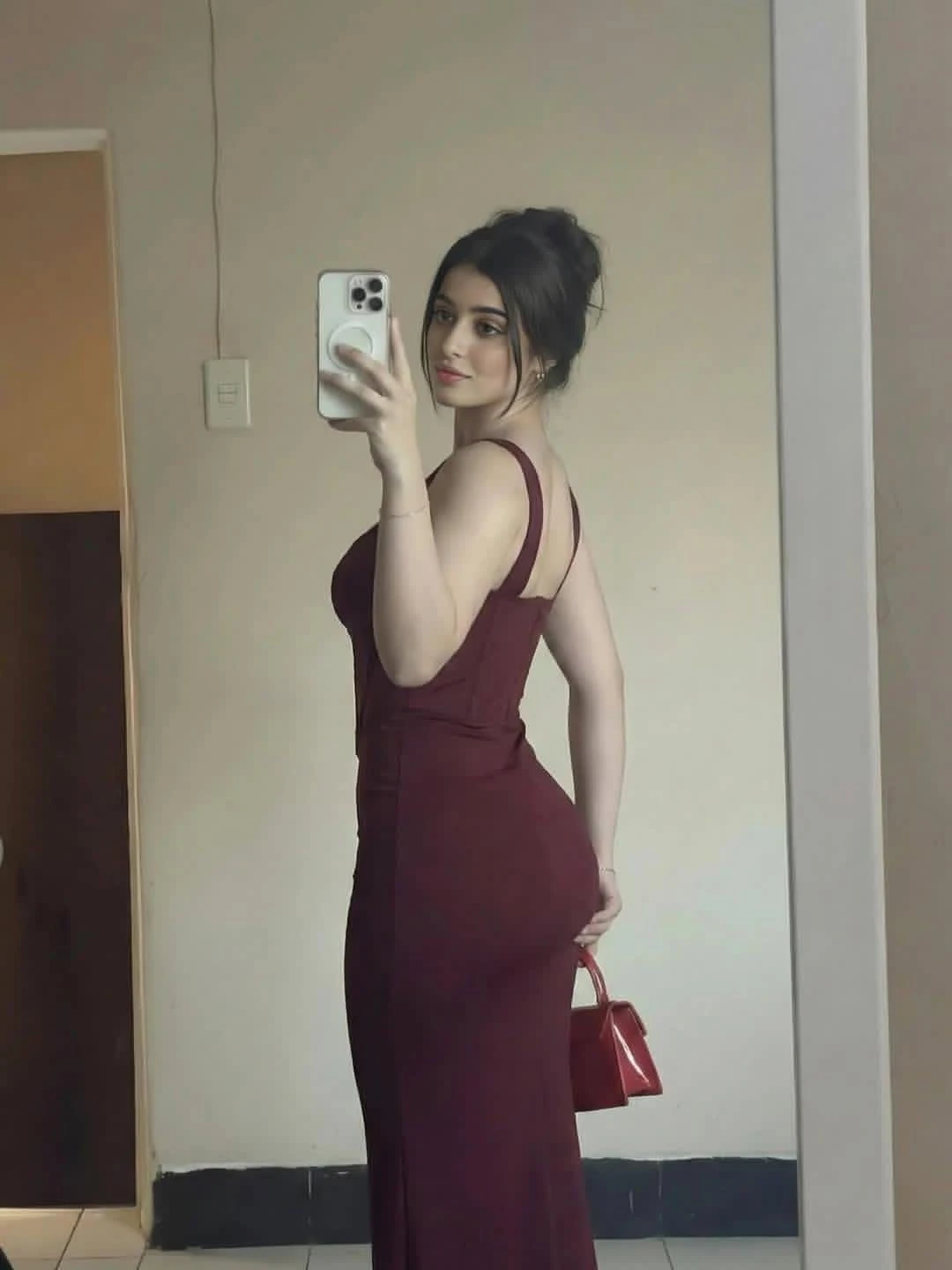 Alina 24/7 Available Hotel and Home – Indian escort in Navi Mumbai — 2 / 3