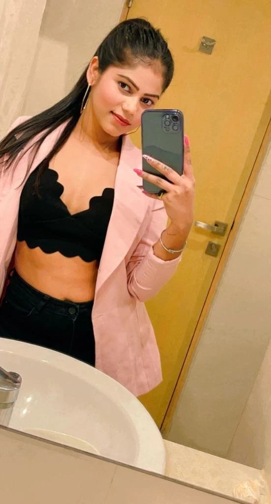 Only Hand Case – Indian escort in Hyderabad — 2 / 3