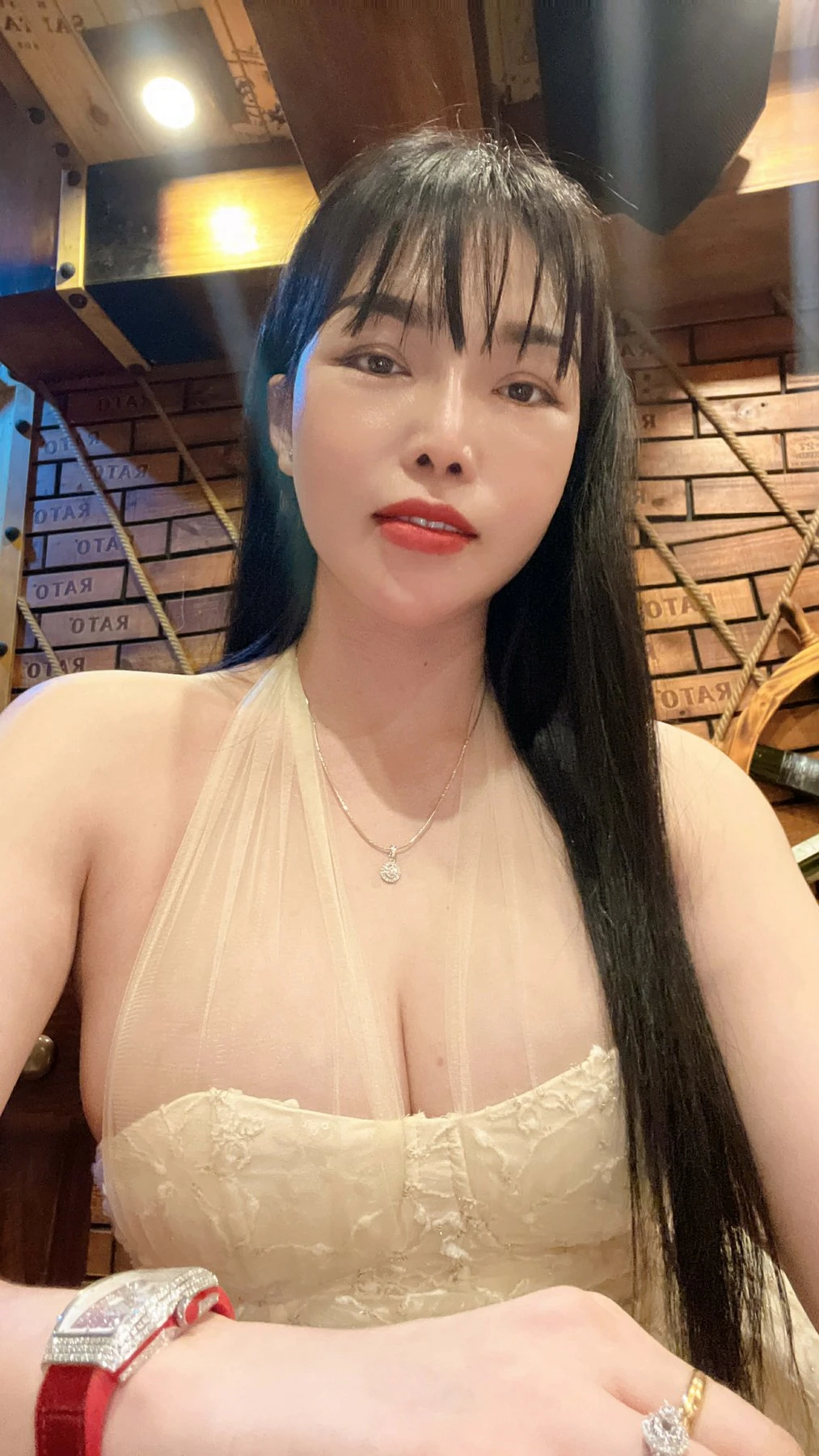 Anna – Vietnamese escort in Ho Chi Minh City — 6 / 19