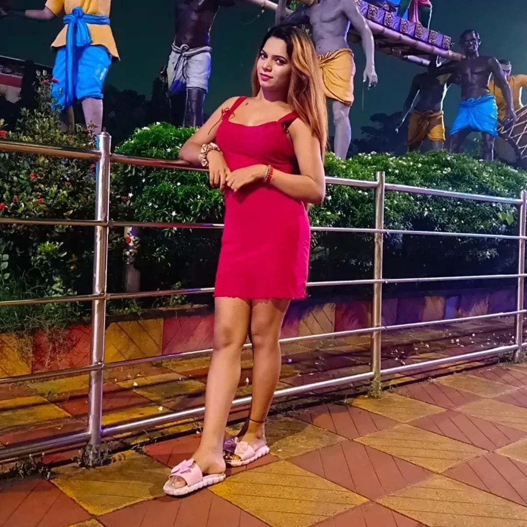 Sexy Roxy – Indian escort in Kolkata — 12 / 17