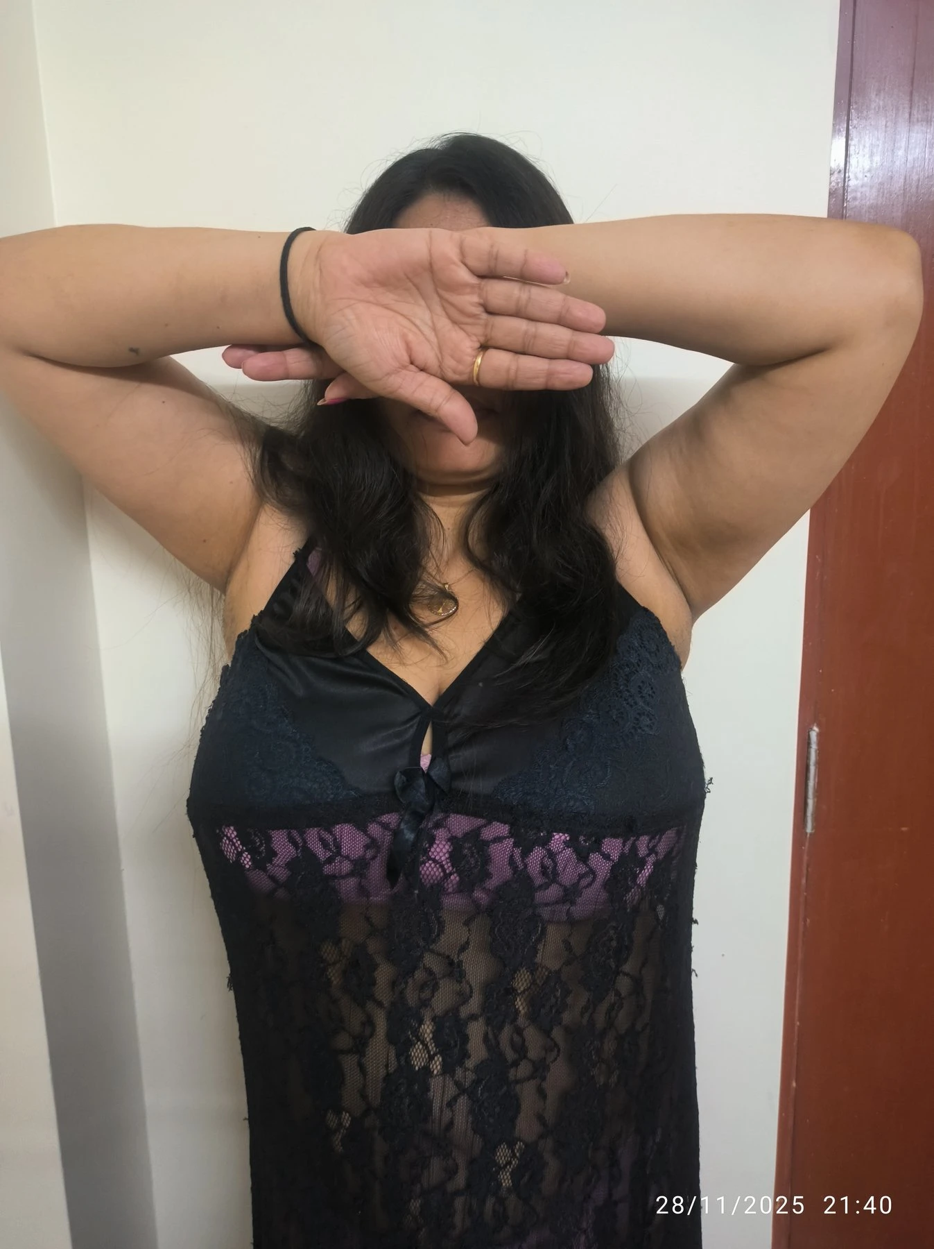 Maya – Indian escort in Mumbai — 1 / 3