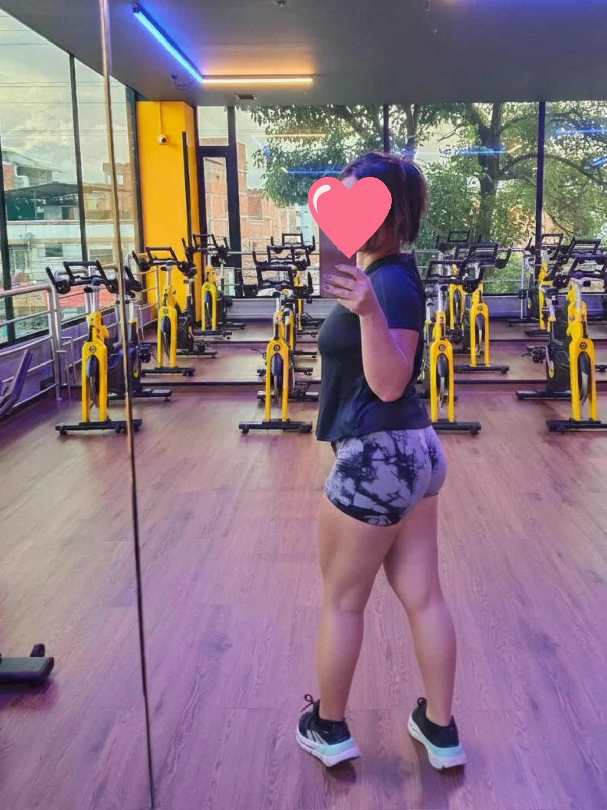Anamika For Only Cam – Indian adult performer in New Delhi — 3 / 5