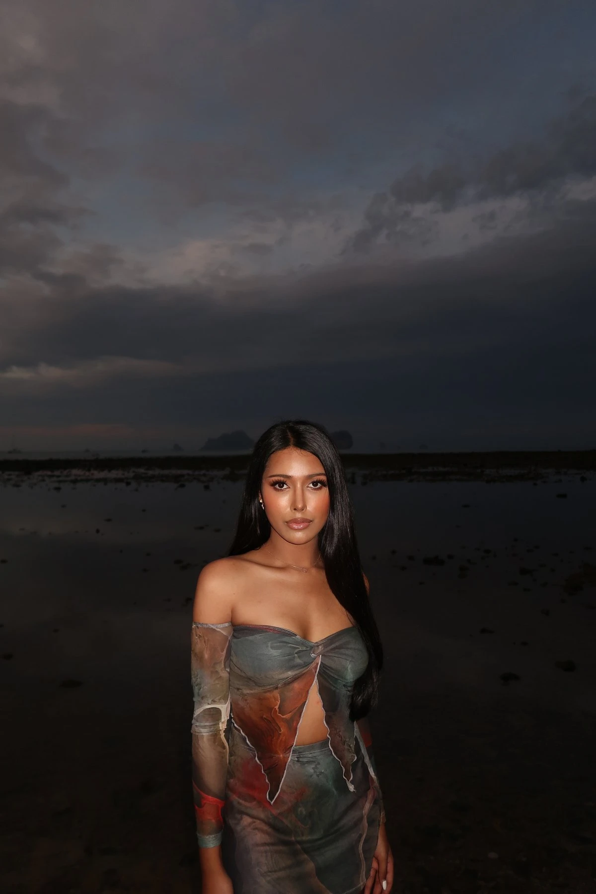 Emilia Luna – Malaysian escort in Mumbai — 3 / 5