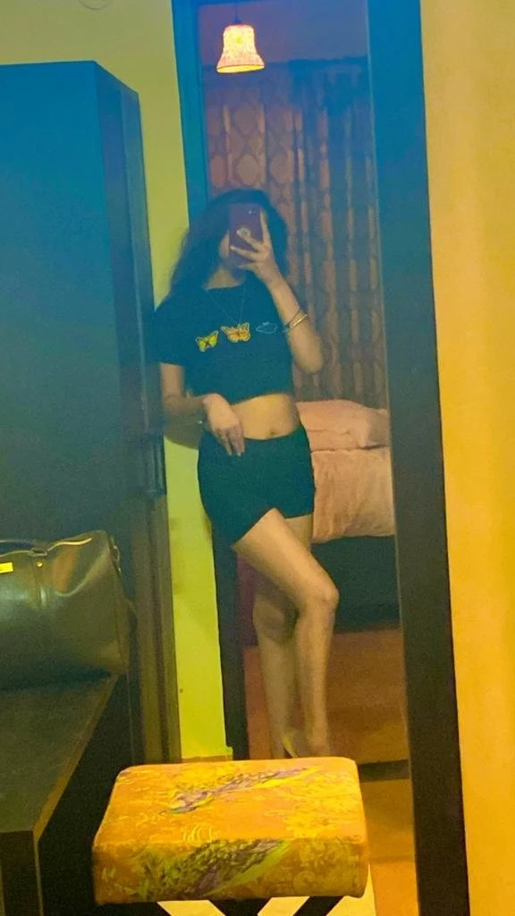 Priyansi High profile call girl – Indian escort agency in Kolkata — 4 / 8