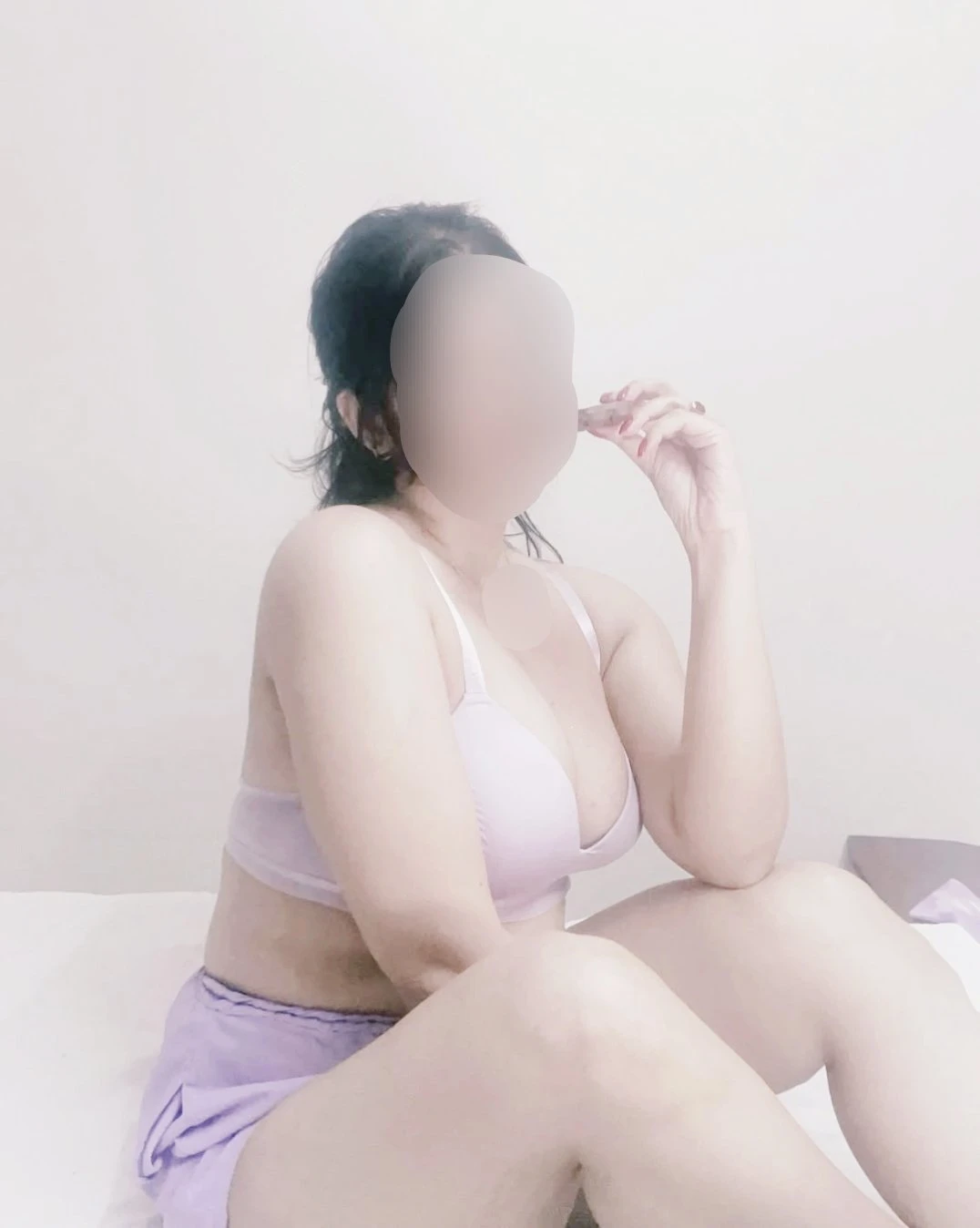 Aashna – Indian escort in Mumbai — 2 / 3