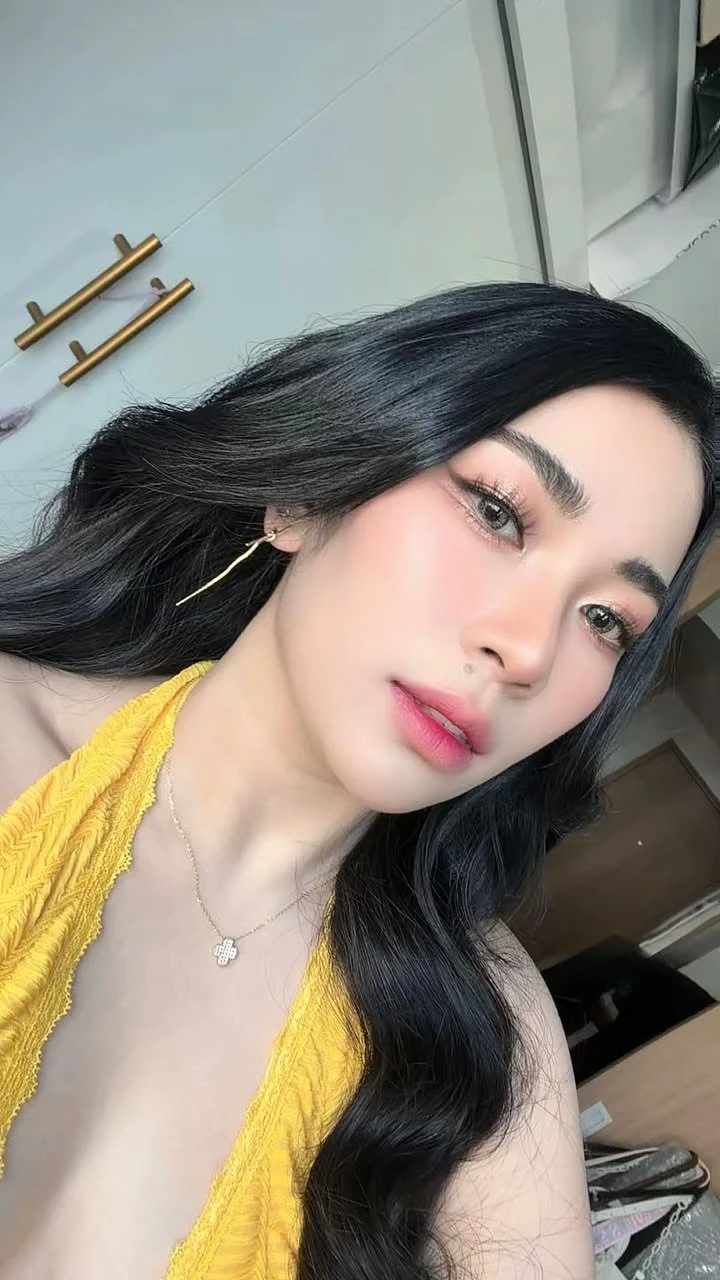 ELOI, the sexpert – Singaporean escort in Mumbai — 10 / 13