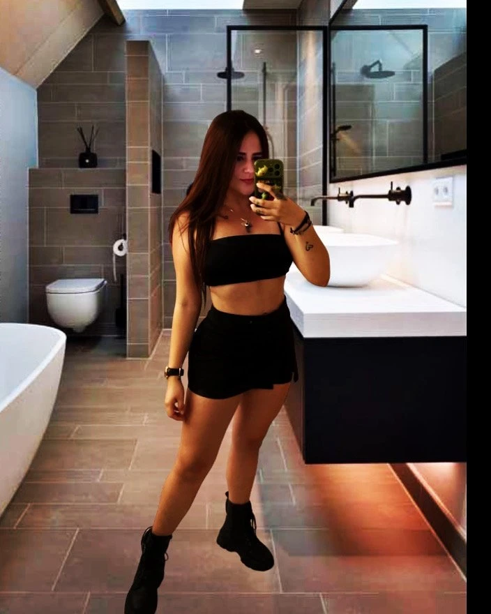 Abril – Colombian escort in Panama City — 2 / 14