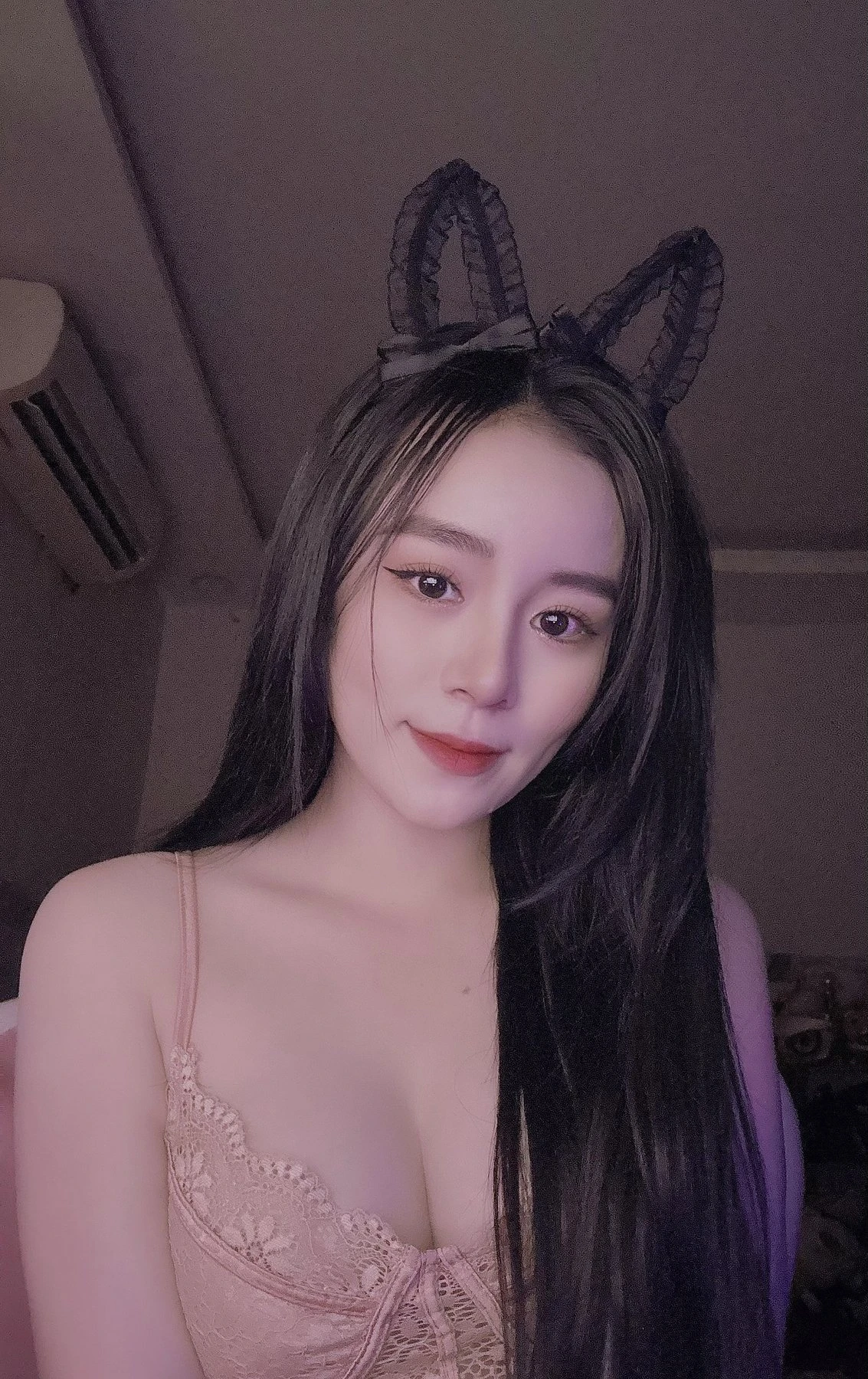 Suri – Vietnamese escort agency in Ho Chi Minh City — 10 / 24
