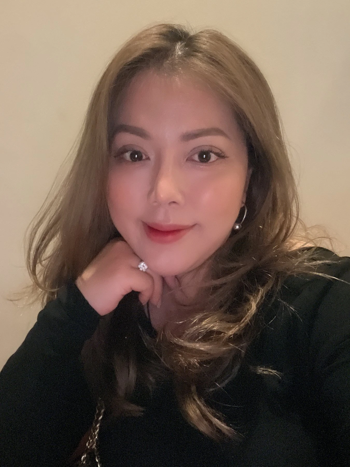 Sweetie Julie – Vietnamese escort in Ho Chi Minh City — 2 / 4