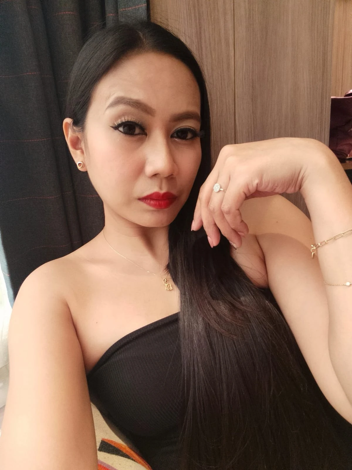 MINA- the hottest babe in town – Singaporean escort in Mumbai — 15 / 16