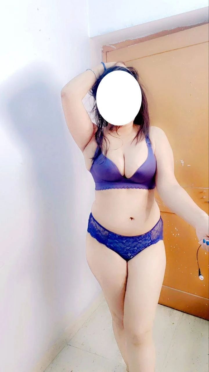 Real Meet Sexy Deepika Bhabhi – Indian escort in Indore — 6 / 9