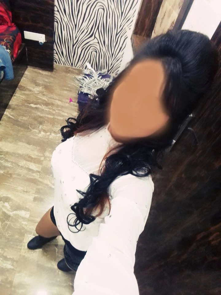 Puja – Indian escort in New Delhi — 2 / 4