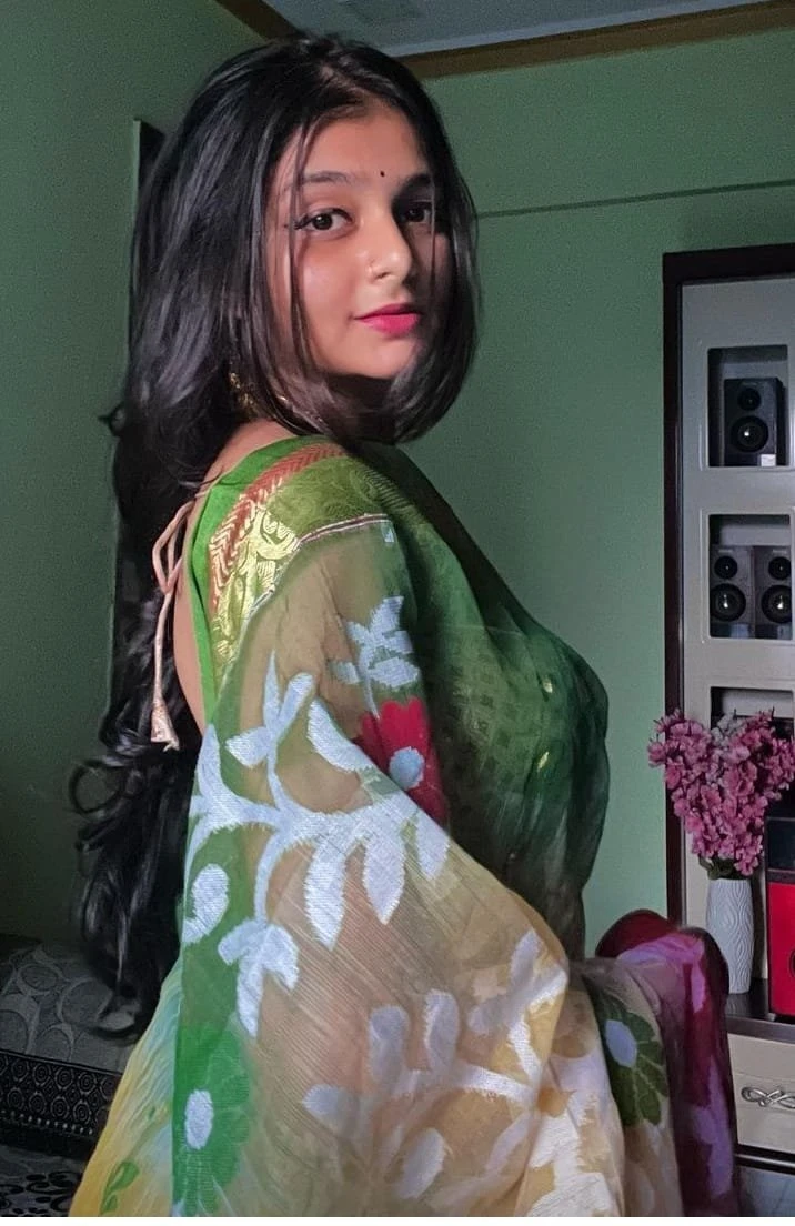 Ayushi Sharma – Indian escort in Mumbai — 4 / 6