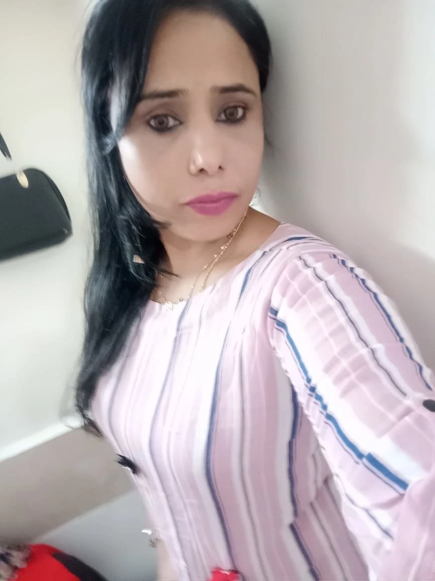 Aarti Sharma – American escort in Hyderabad — 2 / 3