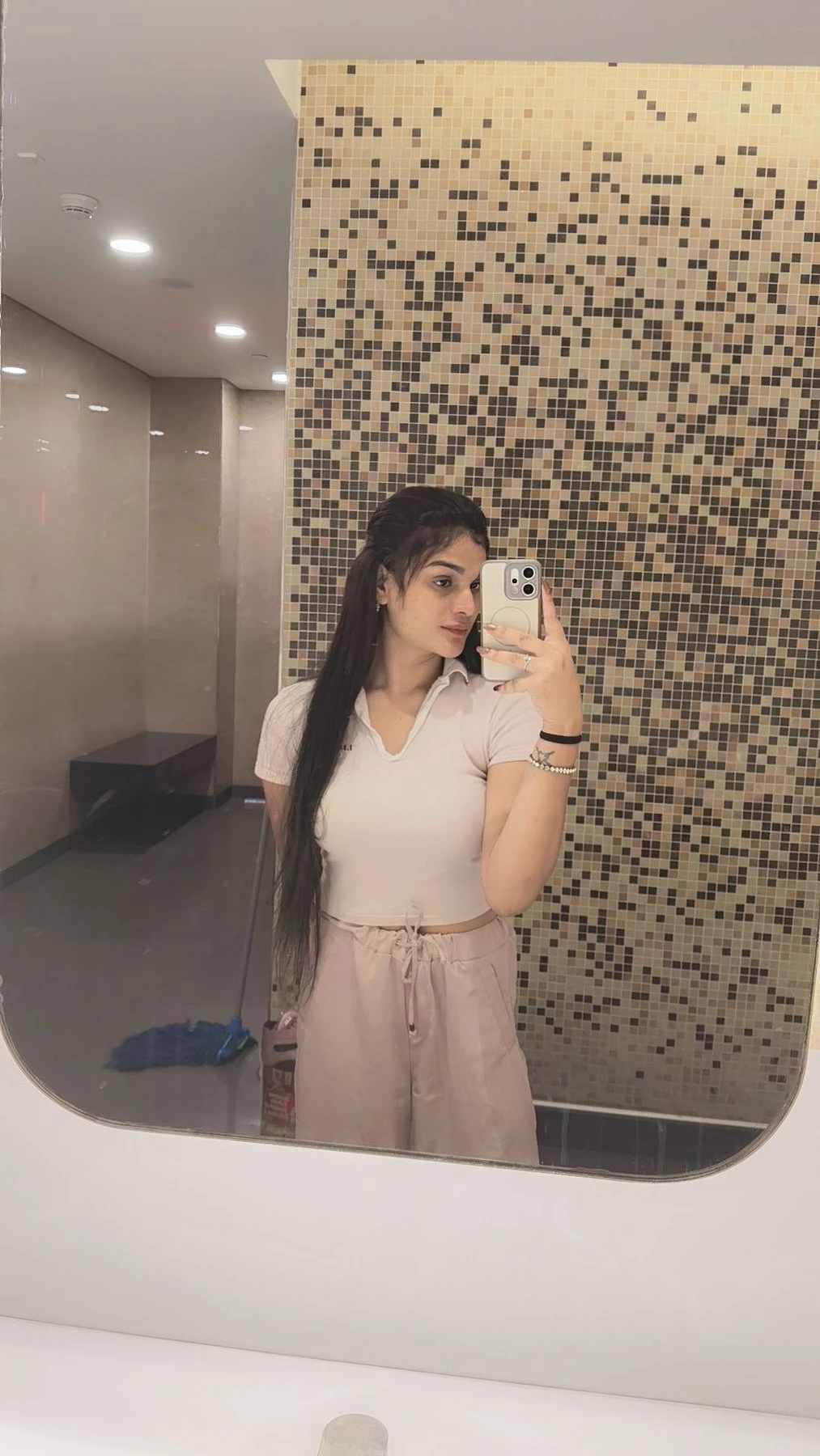 Kavya – Indian escort in Hyderabad, Escort, Hyderabad