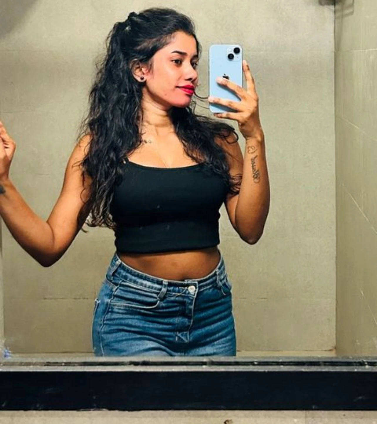 Shenu Live CamShow – Sri Lankan escort in Colombo — 2 / 3