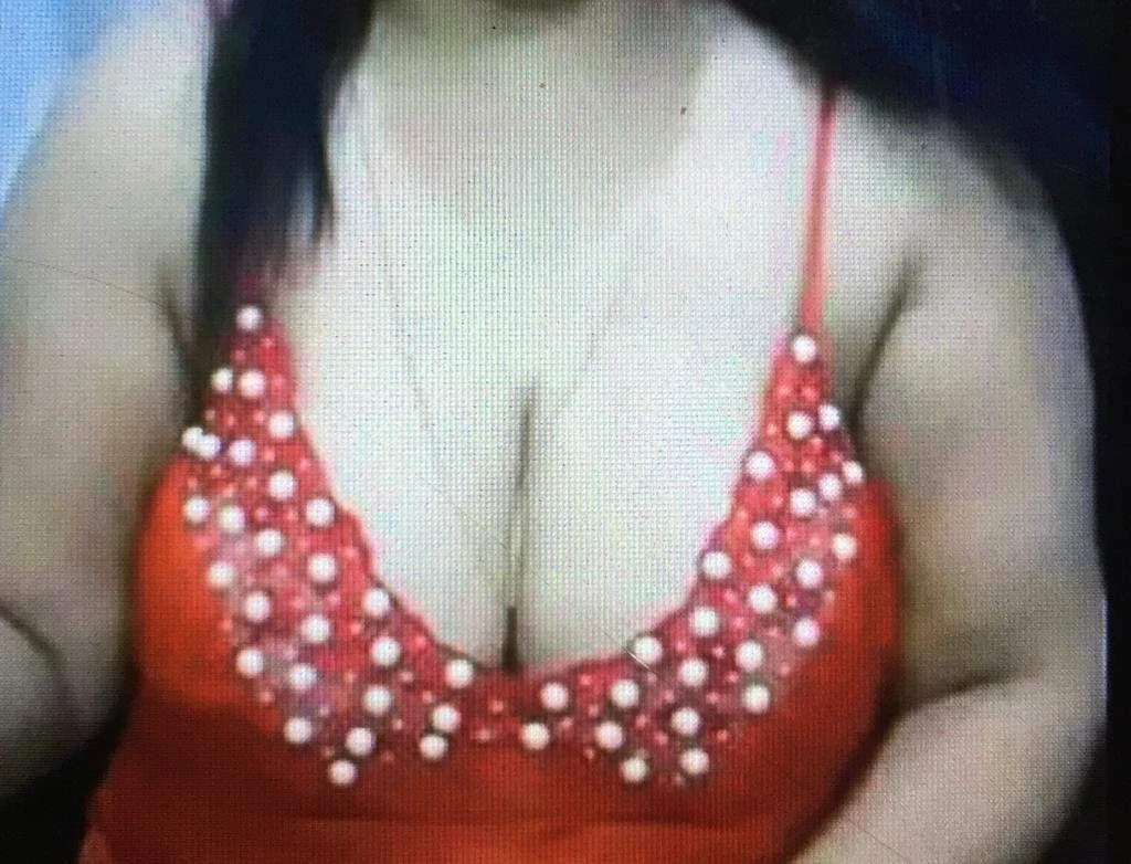 Sweeta Singh – Indian escort in Mumbai — 2 / 3
