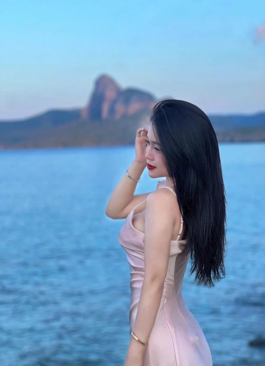 Thu Hiền – Vietnamese escort in Hanoi — 6 / 8