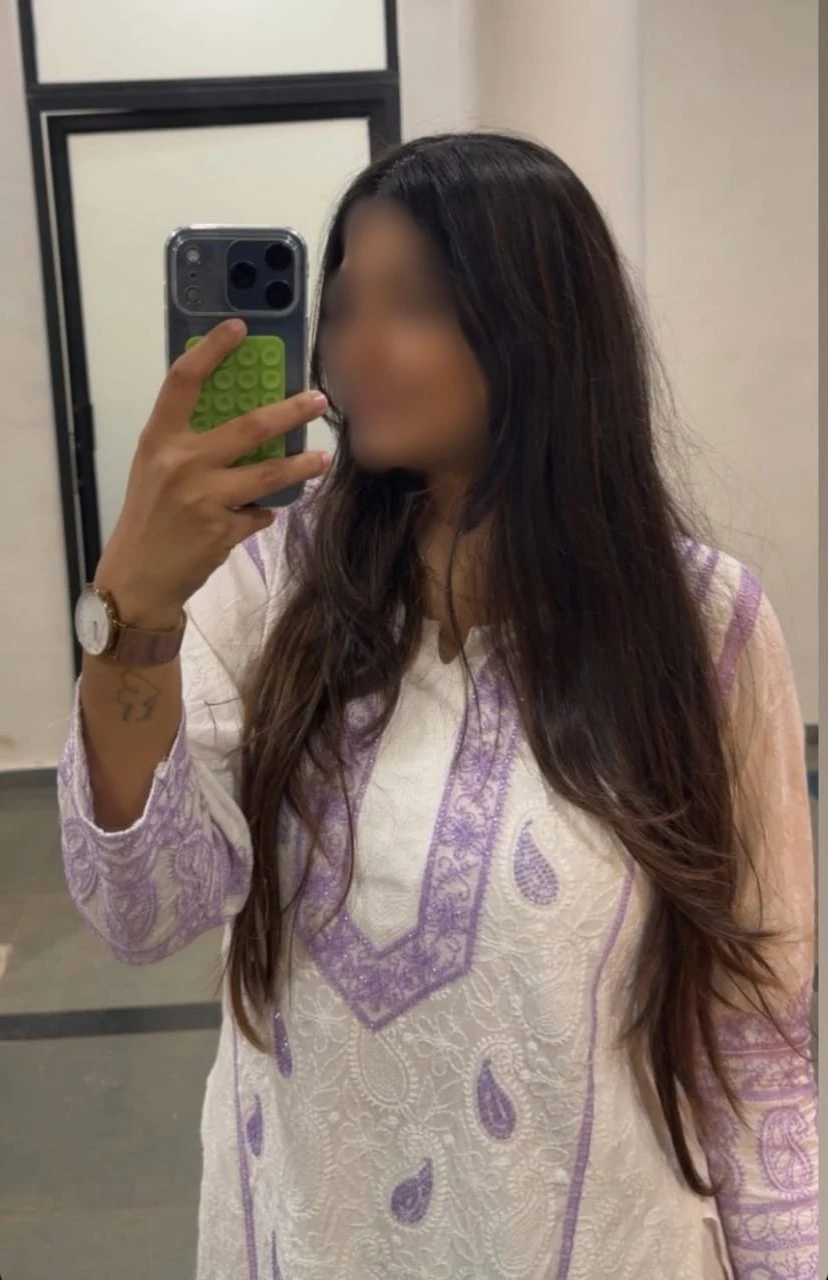 Vanshika꧁𓆩cam & Real Meet 𓆪꧂ – Indian escort in Mumbai — 1 / 4