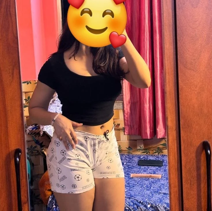 Ira cam session – Indian escort in New Delhi — 5 / 6
