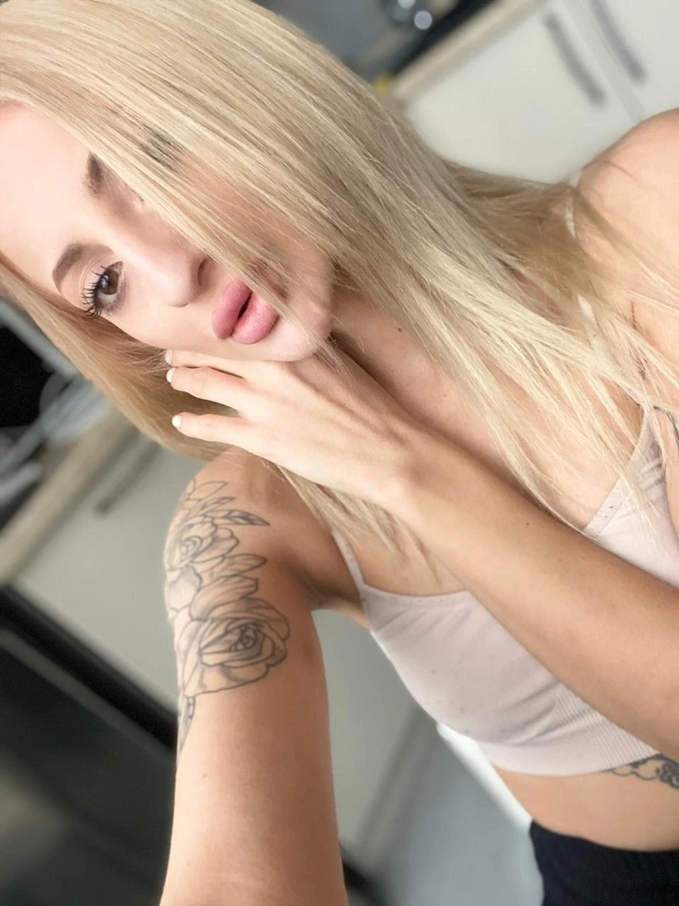LITTLE KELLY – Estonian escort in Beirut — 16 / 19