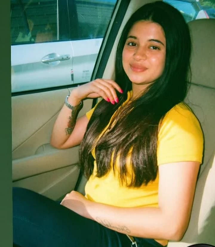 Cam Show & Real Meet Independent Girl – Indian escort in Mumbai — 4 / 5