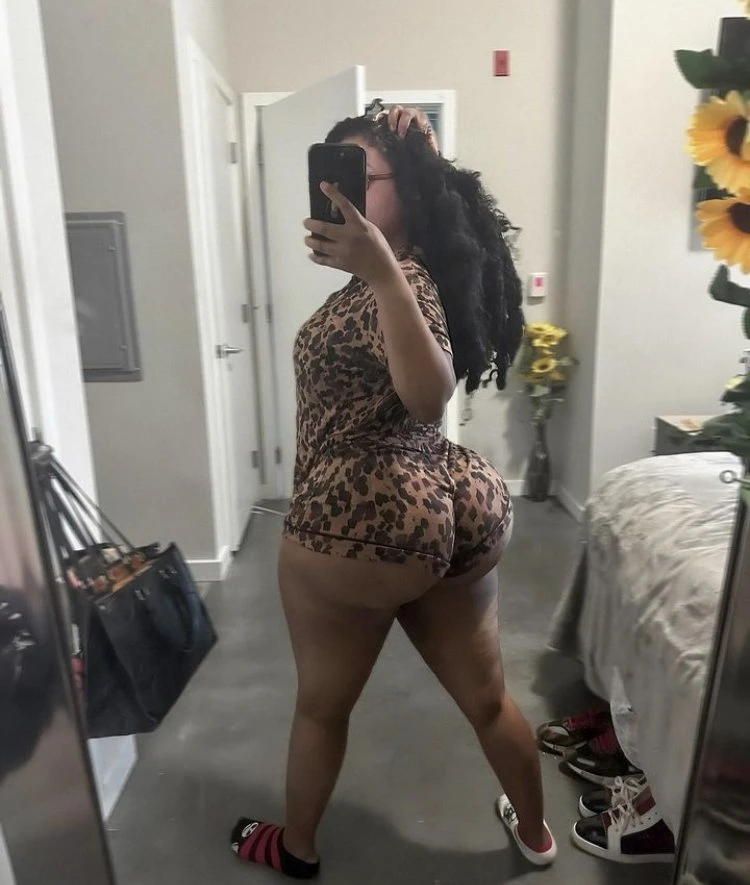 Belinda – Jamaican escort in Dakar — 2 / 3