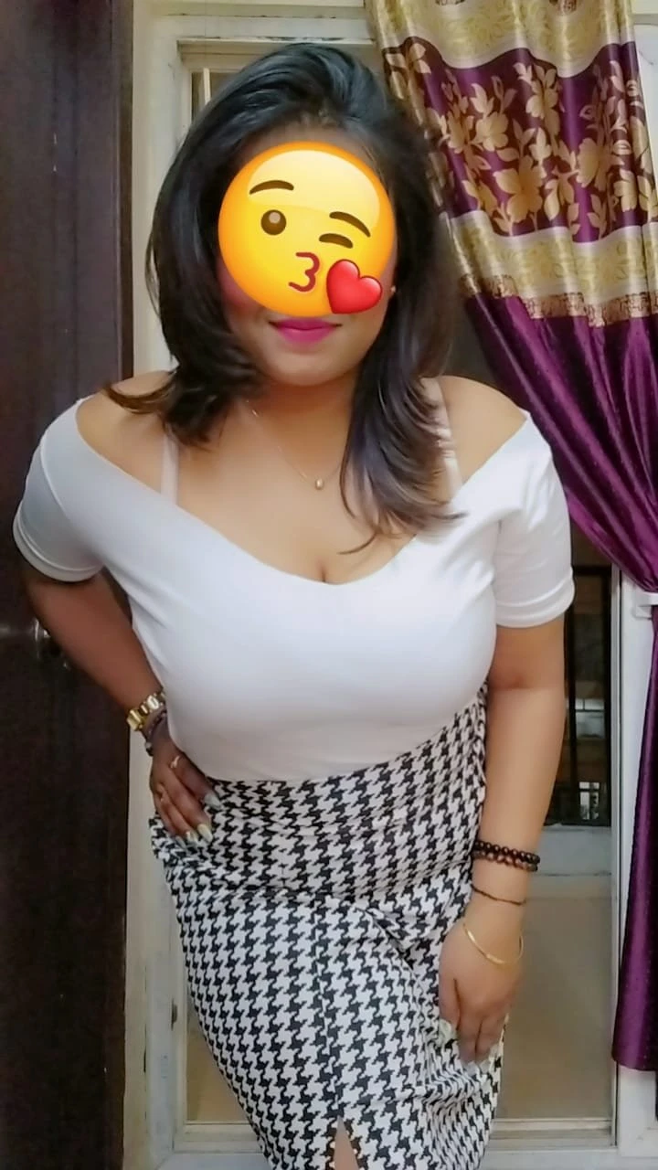 Pia – Indian escort in Mumbai — 3 / 11