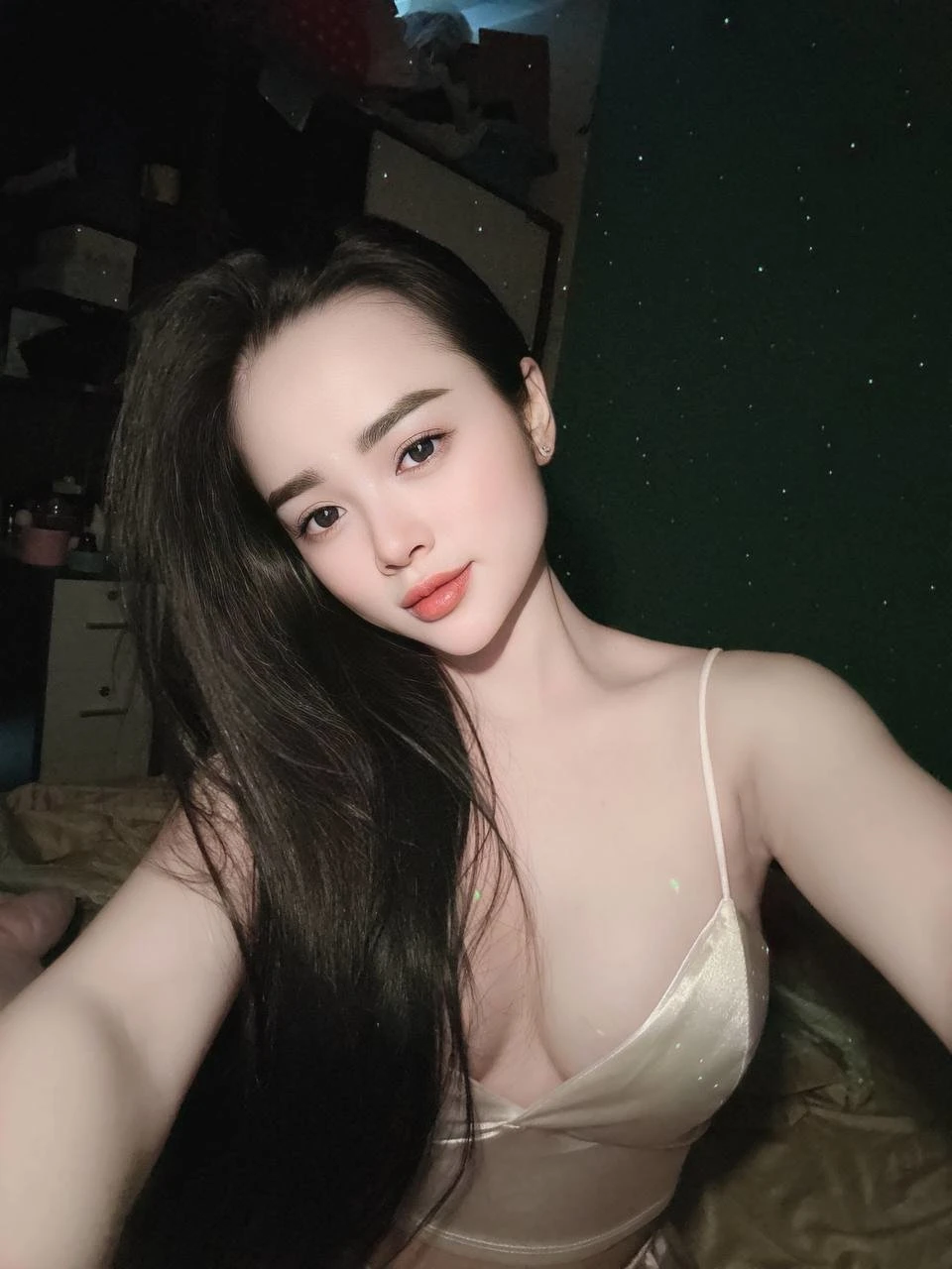 em bé – Vietnamese escort in Ho Chi Minh City — 11 / 19