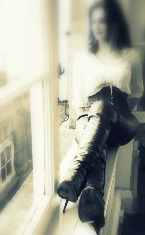 Goddess Soraya – dominatrix in Mumbai — 5 / 14