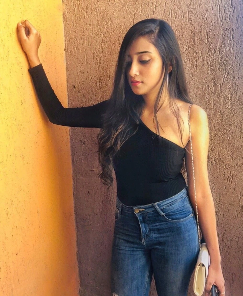 Monika Jayswal – Indian escort in Mumbai — 5 / 7