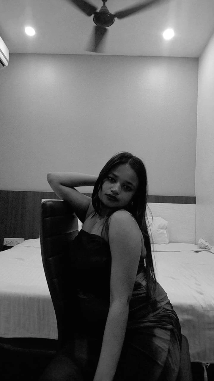 Cam & Real meet hot girl mili – Indian escort in Kolkata — 3 / 7