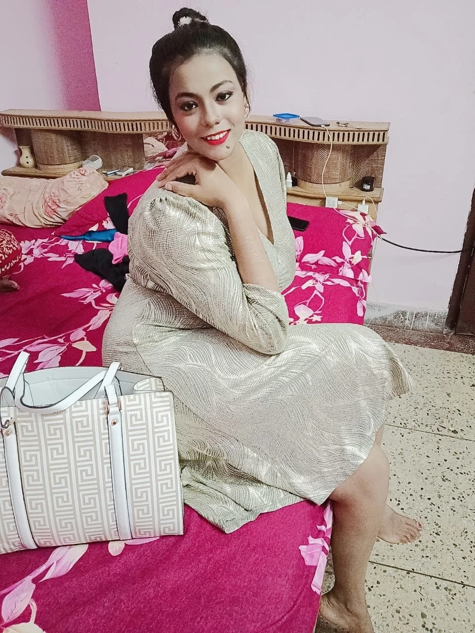 Simi 40"big boobs meet and video call – Indian escort in Kolkata — 8 / 12
