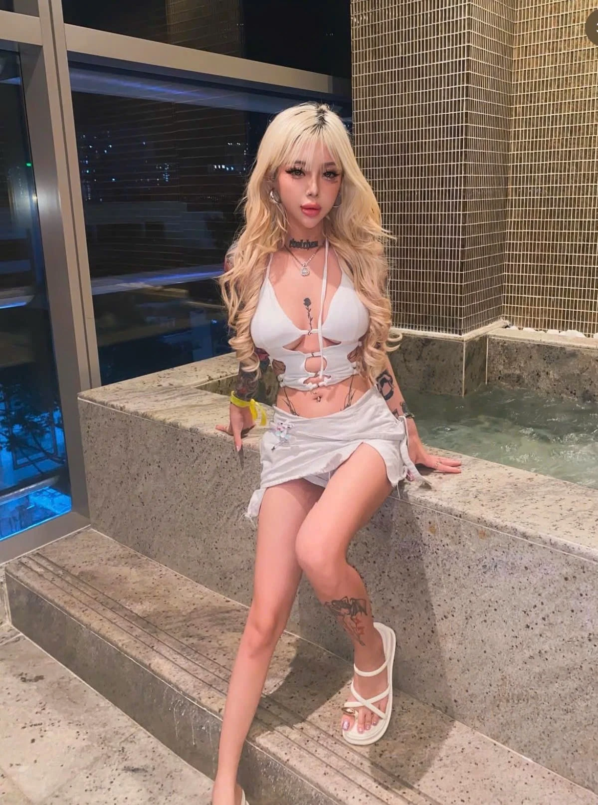 Yu Yu – Vietnamese escort in Ho Chi Minh City — 13 / 31