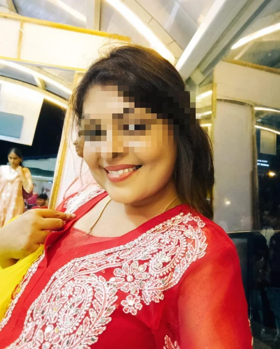 REAL MEET CAM SHOW 9,9,0,3,9,7,3,5,9,1 – Indian escort in Kolkata — 1 / 7