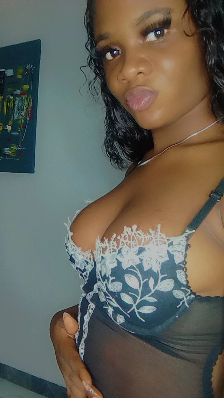 Olivia – Nigerian escort in Dakar — 2 / 6